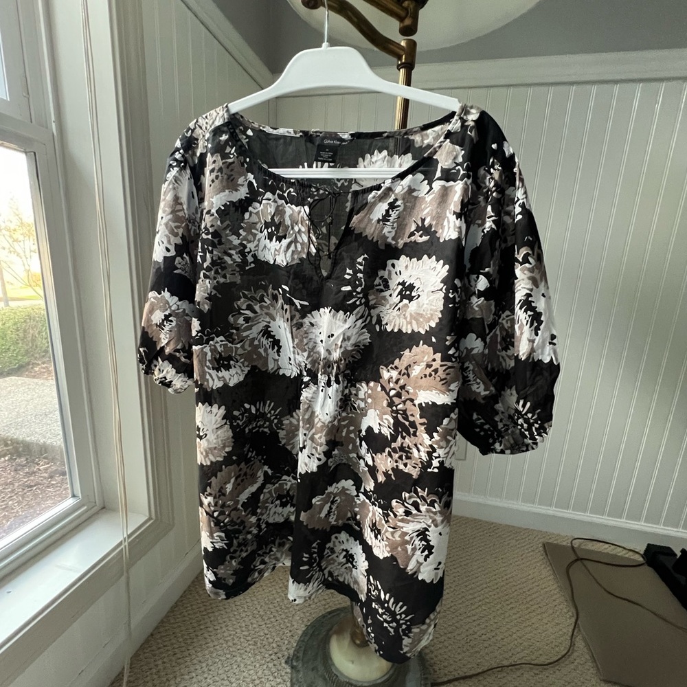 Calvin Klein Black sheer top with white and taupe flowers size 2X
